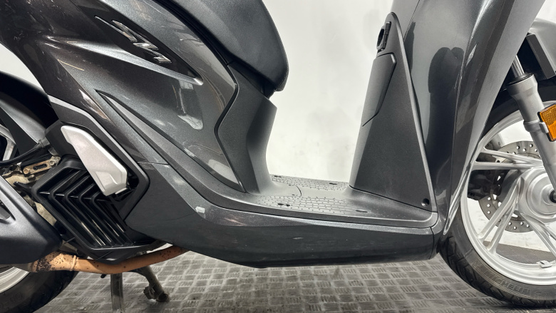 (23MY) Honda SH125i with Top Box